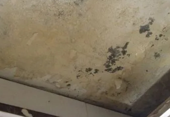 温泉阳台漏水维修公司分享下温泉卫生间渗水维修需要注意哪些问题。